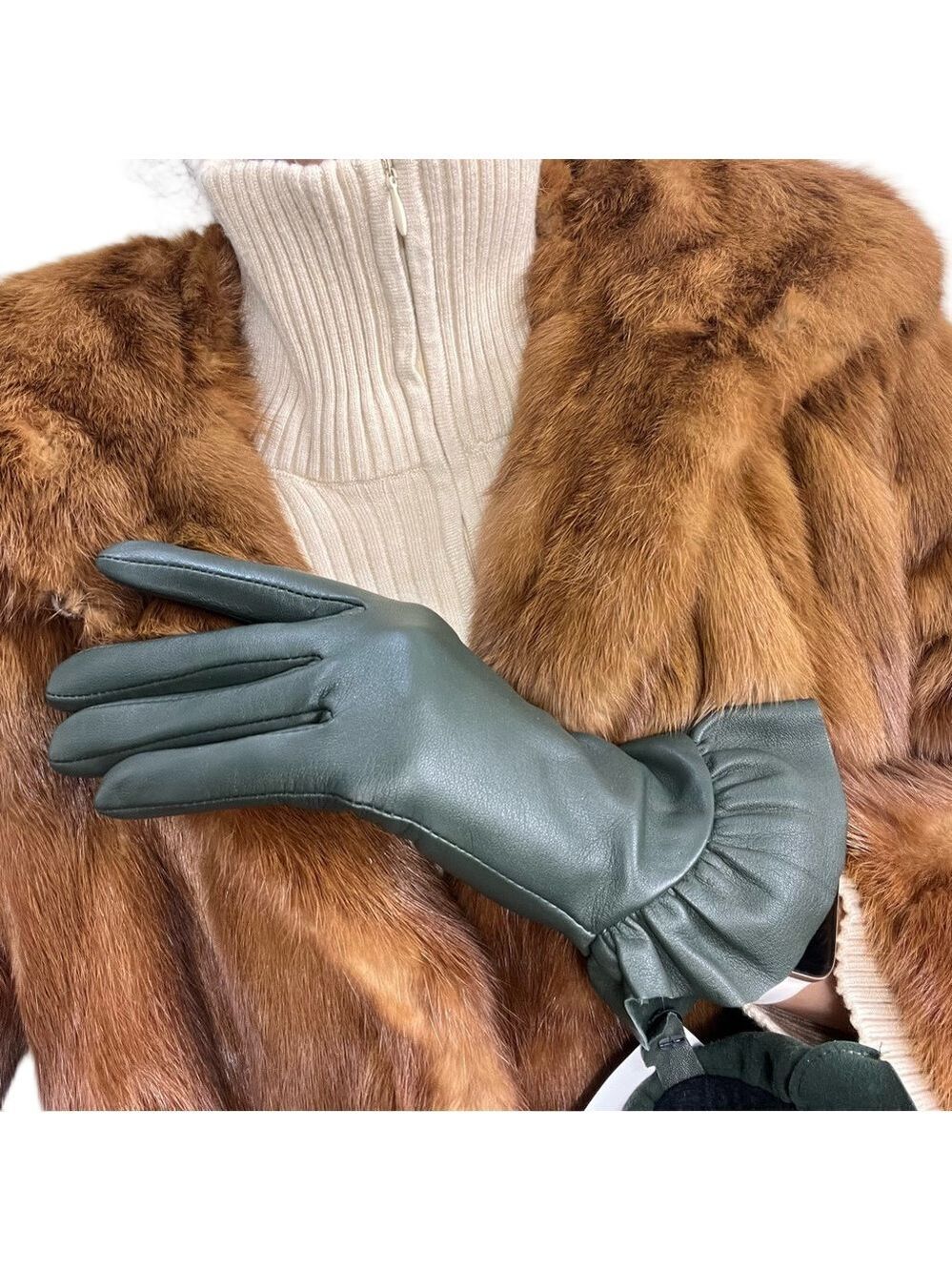 NWT Etereo dark green genuine leather fleece lined old money ruffle gloves 6.5